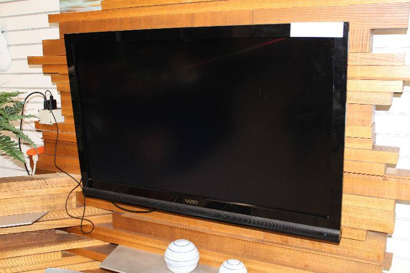 lot 1B image: Vizio 42in. Flat Screen TV