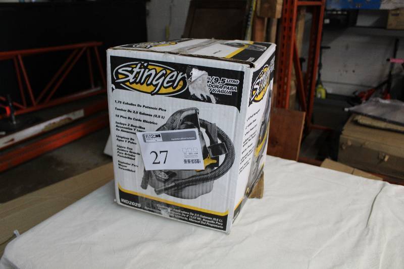 lot 27 image: Stinger 2.5-Gallon WetDry Vacuum