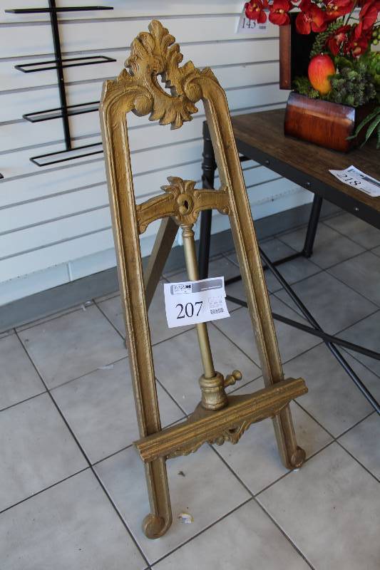 lot 207 image: Painting Display Easel