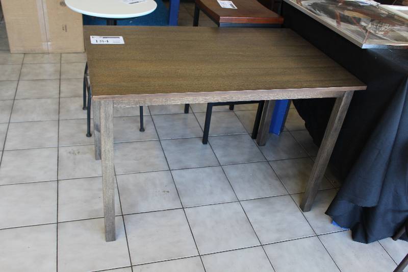lot 184 image: Table