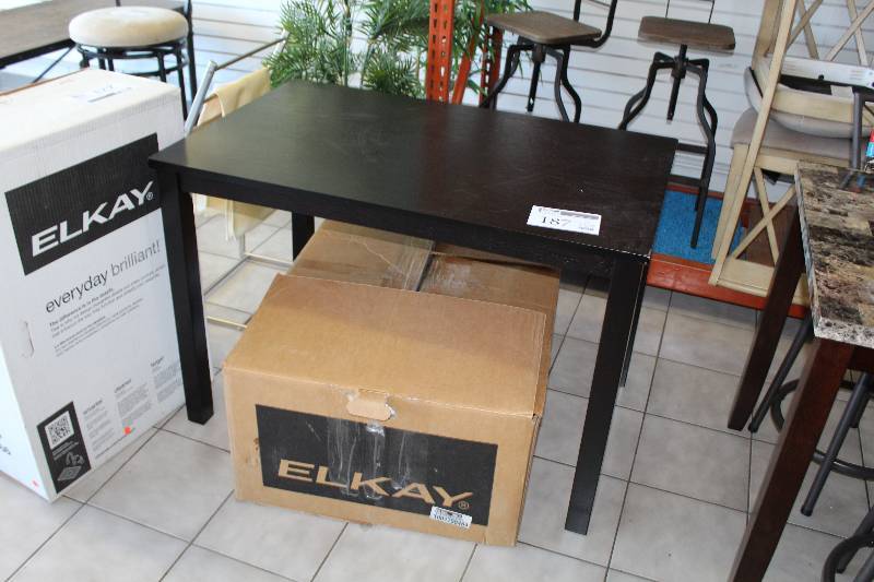 lot 187 image: Table