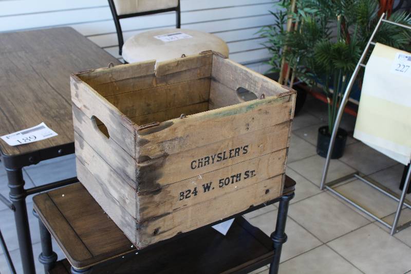 lot 226 image: Chryslers Wood Crate
