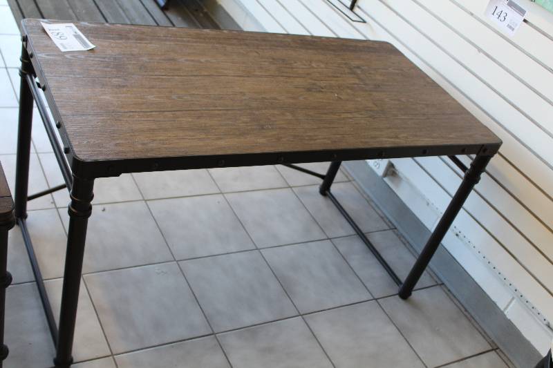 lot 189 image: Table