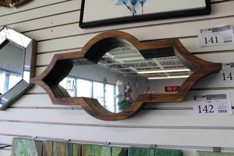 lot 142 image: Decorative Wood Framed Wall Mirror