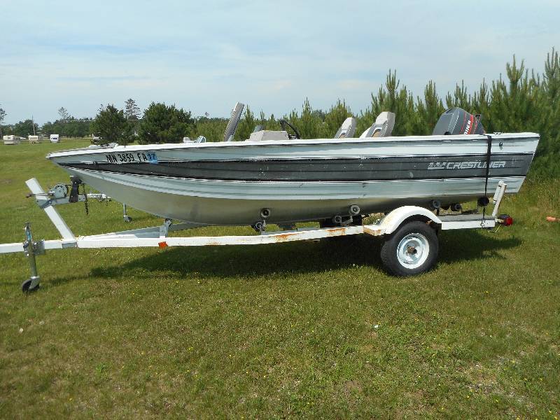 1986 Crestliner Boat