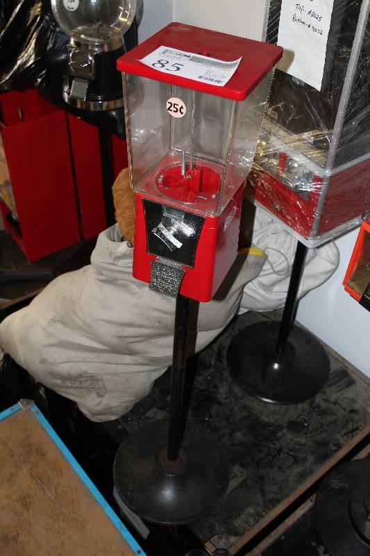lot 85 image: Eagle 1-Head $.25 Gumball Dispenser