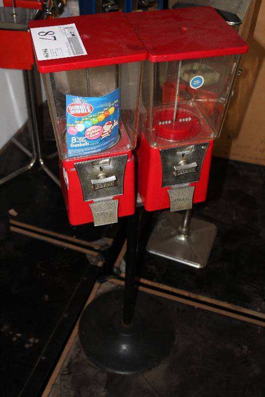 lot 87 image: Eagle 2-Head $.25 Gumball Dispenser