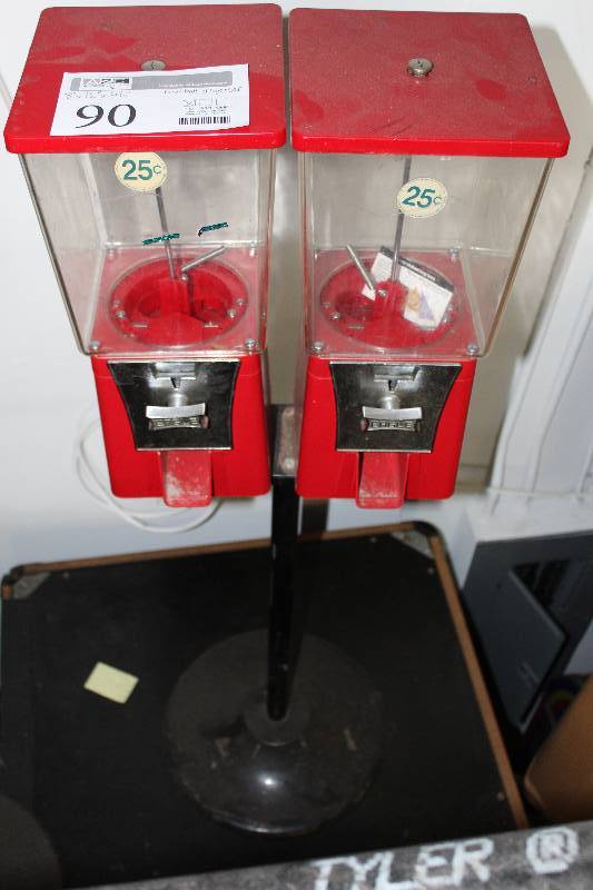 lot 90 image: Eagle 2-Head $.25 Gumball Dispenser