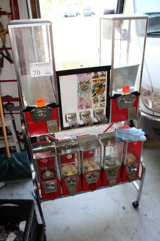 lot 70 image: Eagle 10-Head $1.00$.50$.25 Bulk Candy & Sticker Dispenser