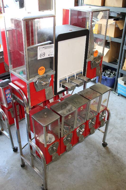 lot 69 image: Eagle 10-Head $.50$.25 Bulk Candy & Sticker Dispenser
