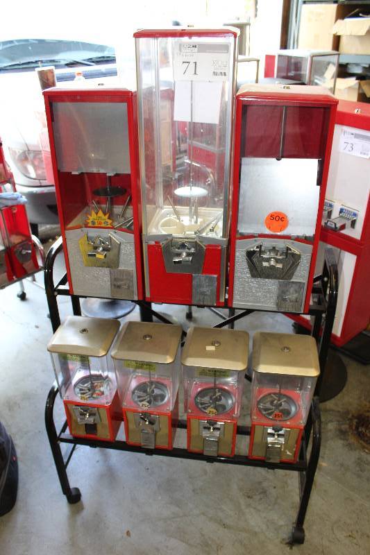 lot 71 image: Eagle 7-Head $.50$.25 Bulk Candy Dispenser