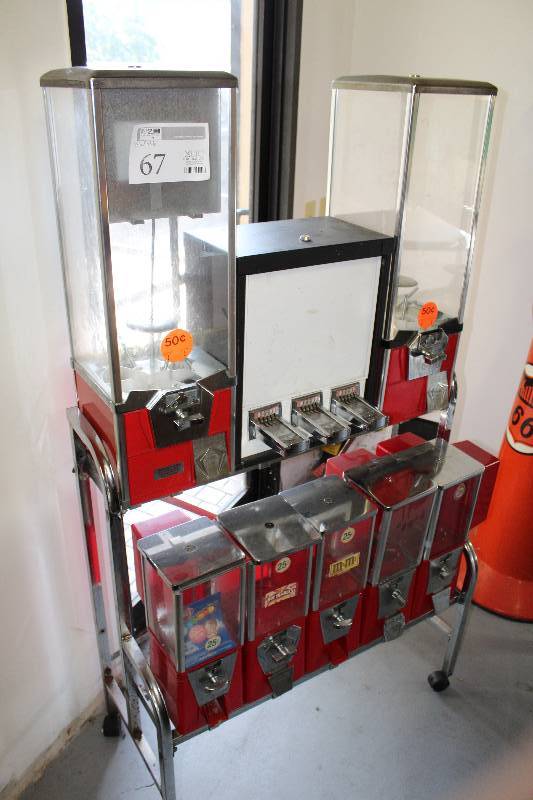 lot 67 image: Eagle 10-Head $.50$.25 Bulk Candy & Sticker Dispenser