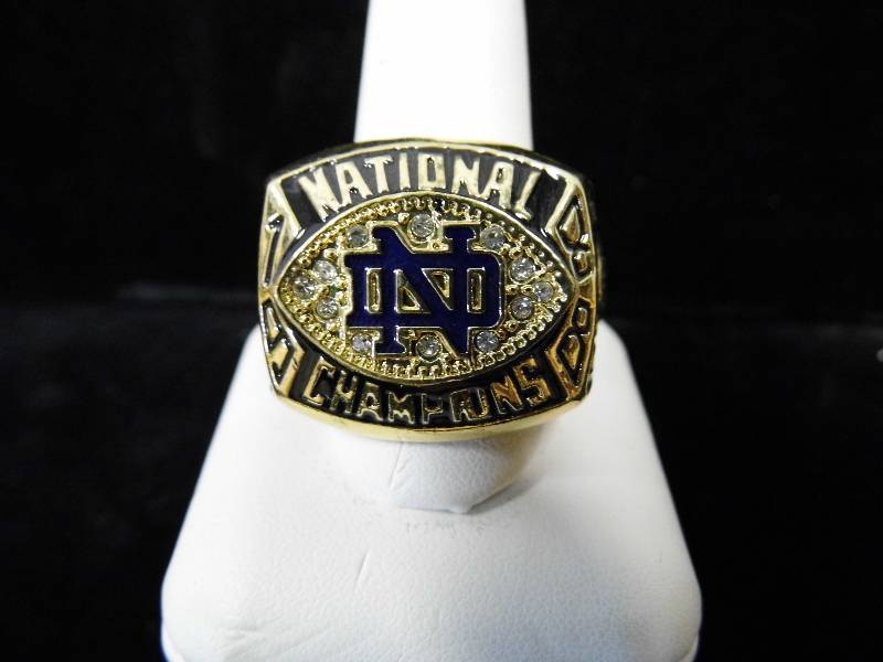 lot 18 image: Notre Dame Ring