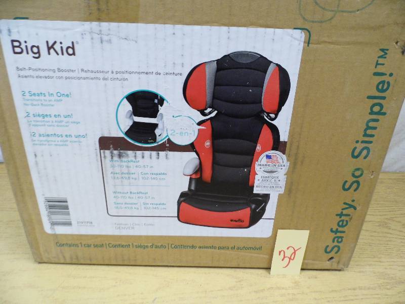 lot 32 image: Evenflo Booster Seat