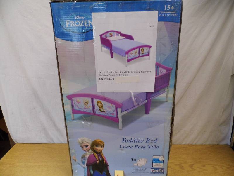 lot 33 image: Frozen Toddler Bed