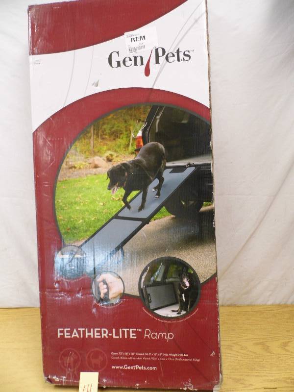 lot 41 image: Gen Pets Pet Ramp