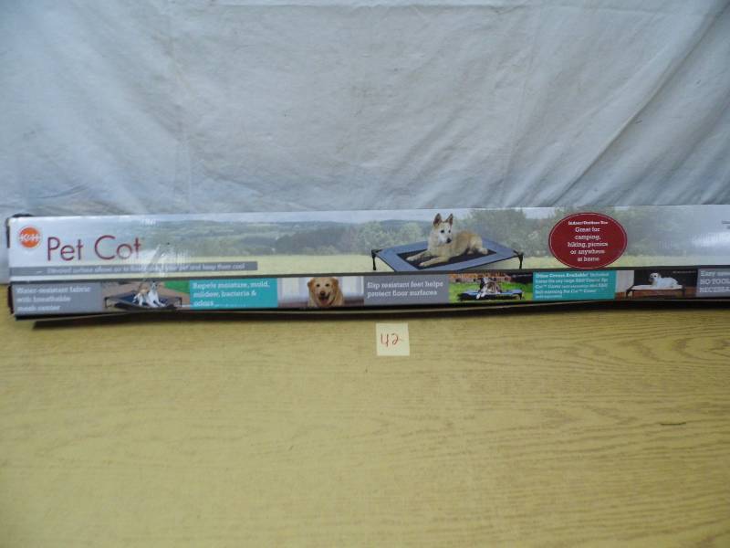 lot 42 image: Pet Cot
