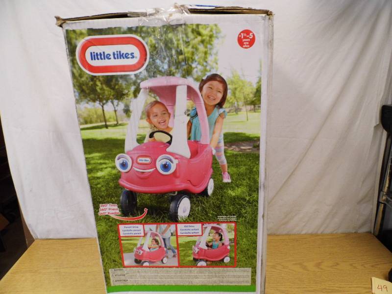 lot 48 image: Little Tikes Princess Cozy Coupe