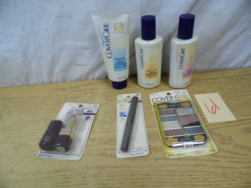 lot 61 image: Covergirl Make Up