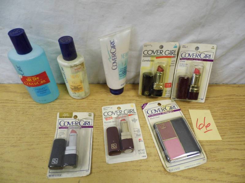 lot 66 image: Covergirl Make Up