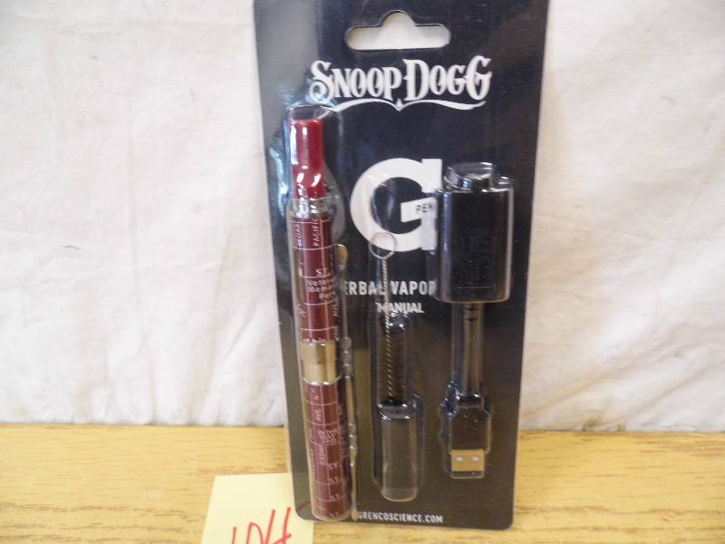 lot 104 image: Snoop Dogg Vape Kit