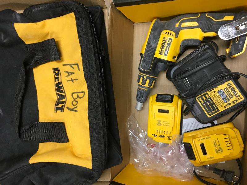 DEWALT 20-Volt MAX XR Lithium-Ion Cordless Brushless Drywall Screw Gun Kit with (2) Batteries 2Ah, Charger and Contractor Bag used in working conditions