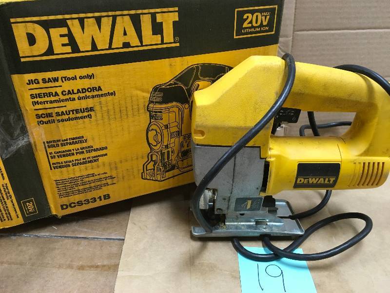 DEWALT 20-Volt Max Lithium-Ion Cordless Jig Saw (Tool-Only) in like new conditions