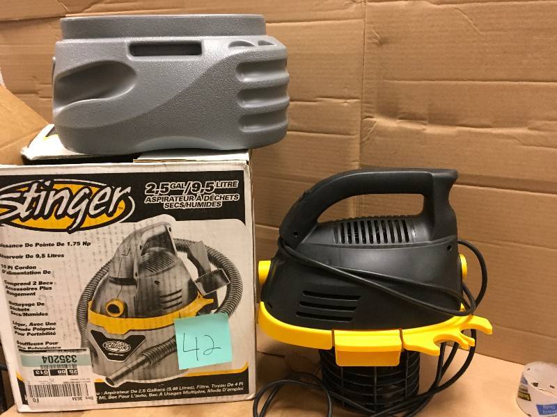 STINGER 2.5 Gal. 1.75-Peak HP Compact Wet Dry Vac  USED NO FILTER in working conditions