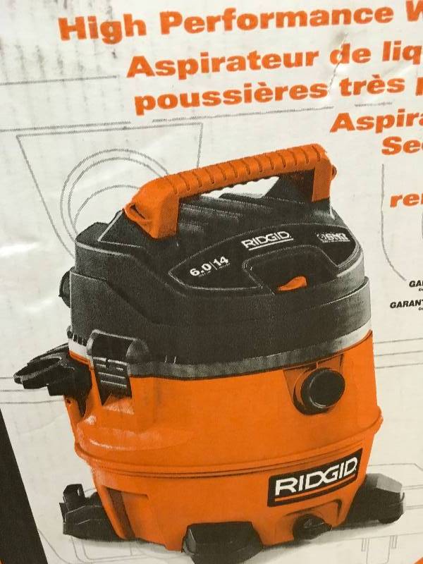 Ridgid 14 gal. 6.0-Peak HP Wet Dry Vac with Auto Detail Kit in good working condition