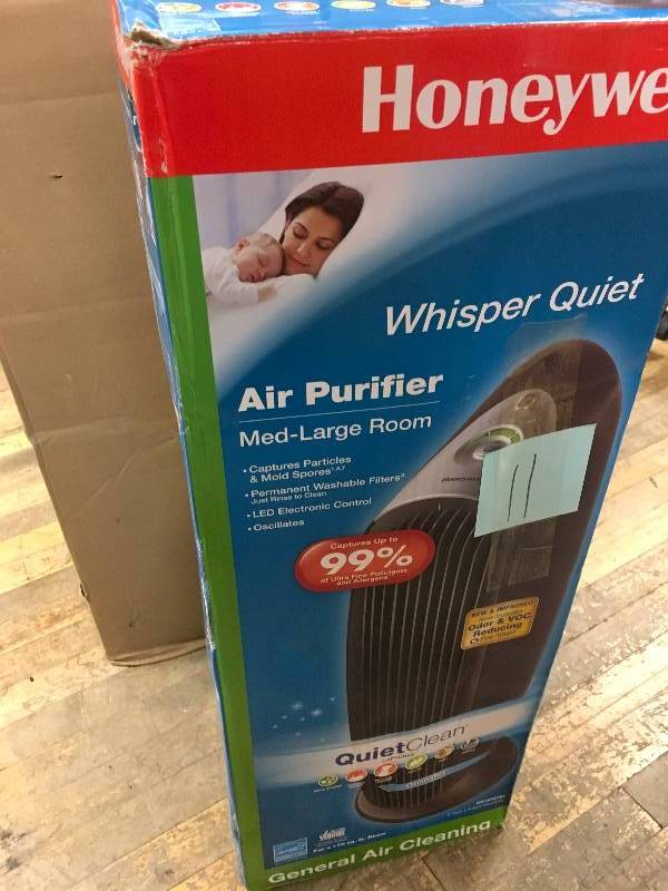 lot 11 image: HONEYWELL  QuietClean Air Purifier in working conditions