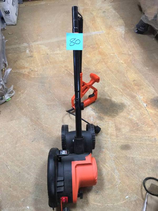 Black & Decker 7.5 in. 12-Amp Corded Electric 2-in-1 Landscape EdgerTrencher Missing one Pin  in working conditions