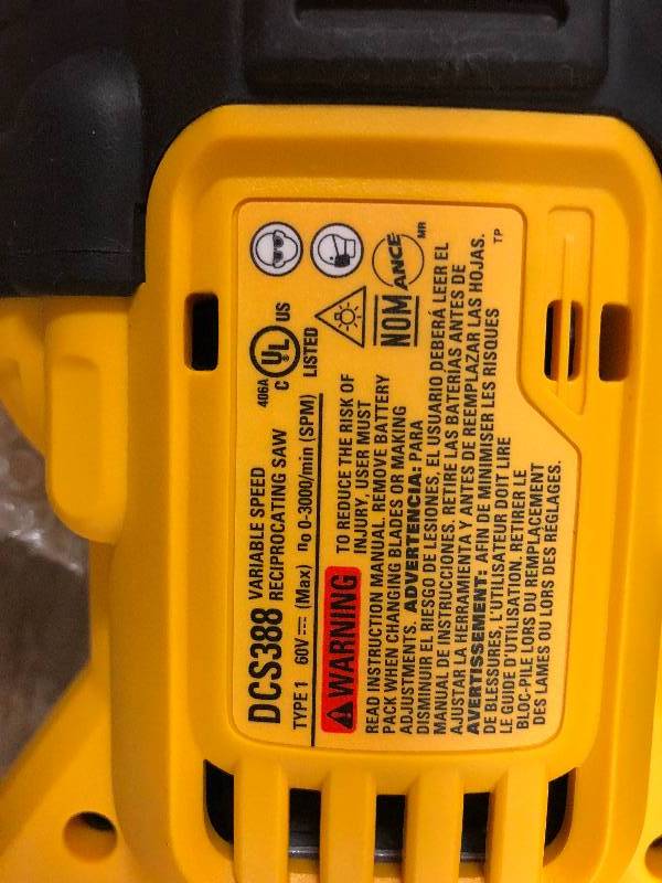 DEWALT FLEXVOLT 60-Volt MAX Lithium-Ion Cordless Brushless Reciprocating Saw with1 battery an charger - bag has a Broken zipper Tool is in like new condition