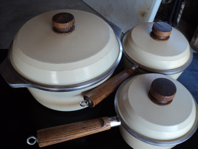 lot 10 image: Club Classic Cookware...