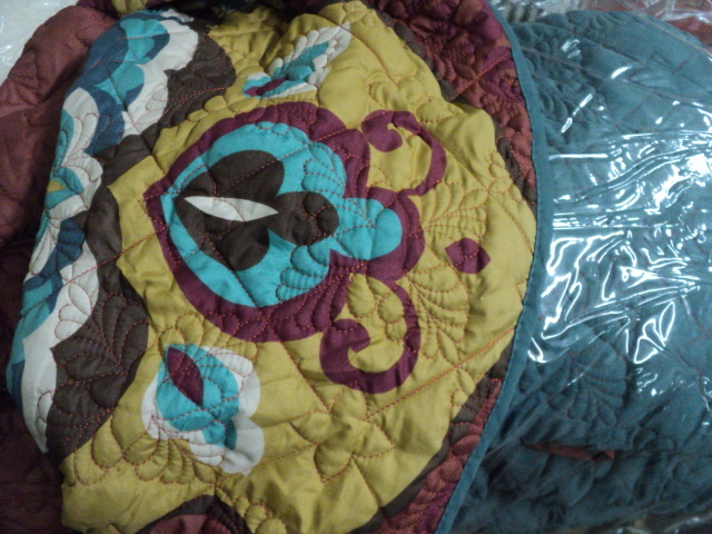 lot 36 image: queen size comforter and bed skirt...