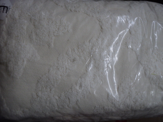 lot 39 image: full size off white chenille bedspr...