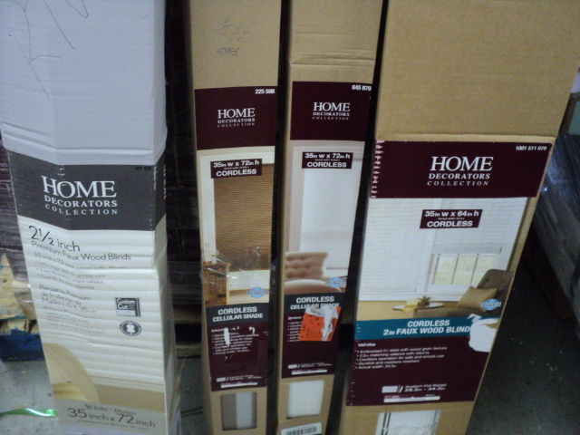 lot 46 image: 4 blinds 3 35 x 72 and 1 35 x 64...