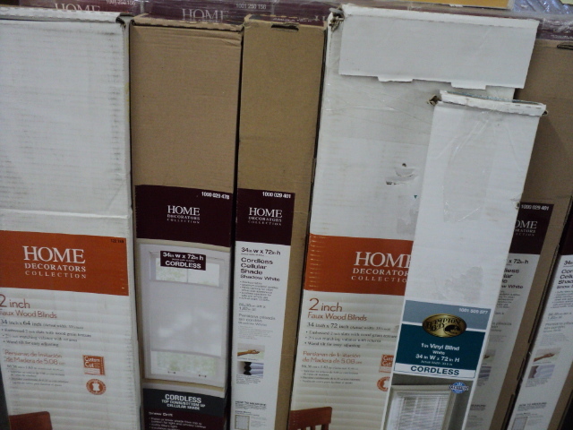 lot 48 image: 7 blinds 6 34 x 72 and 1 34 x 64...