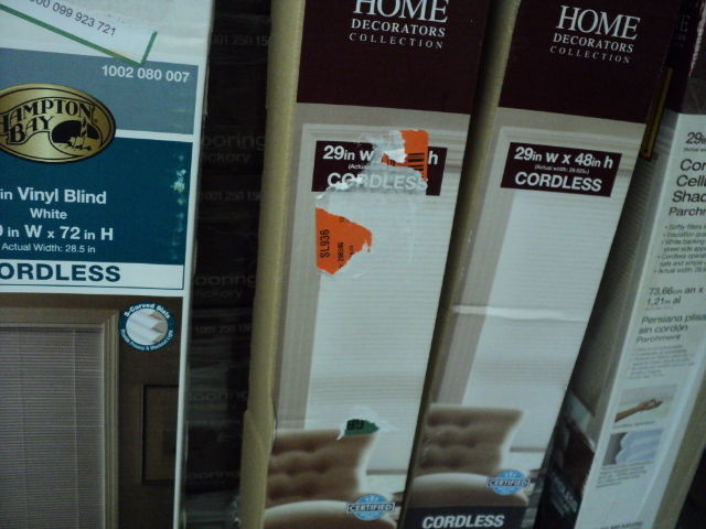 lot 51 image: 4 blinds 3 29 x 48 and 1 29 x 72...