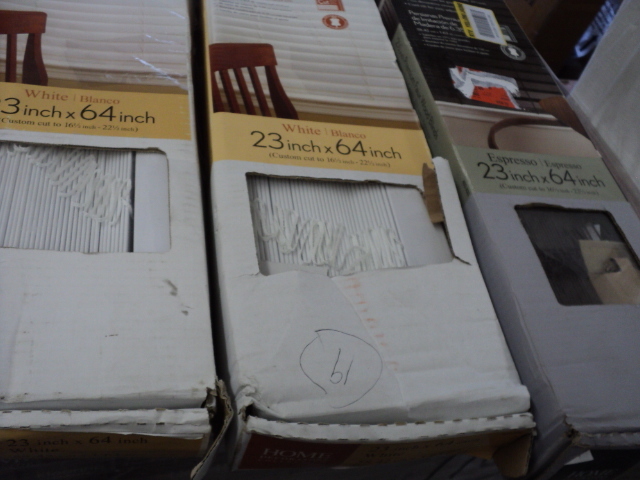 lot 53 image: 3 blinds 23 x 64...
