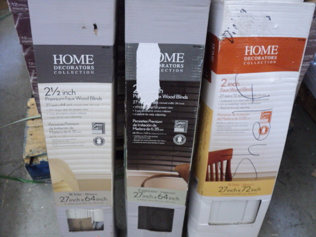 lot 61 image: 3 blinds 2 27 x 64 and 1 27 x 72...