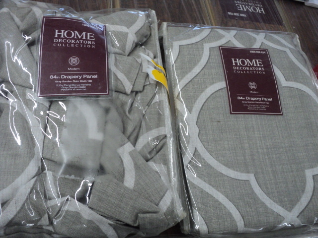 lot 76 image: pair of Home Decorator Collection 8...