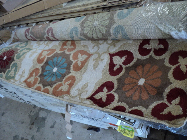 lot 110 image: 5 x 8 Amelia Medallion area rug...