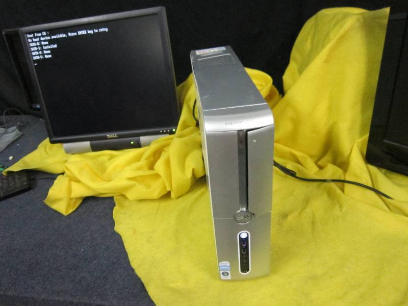 lot 212 image: Computer Tower, loads screen pictured, no further testing.  Tower only, SCREEN INCLUDED FOR DEMONSTRATION ONLY