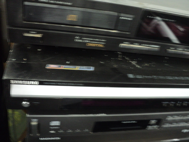 lot 133 image: Magnavox, Samsung, and NEC disc cha...