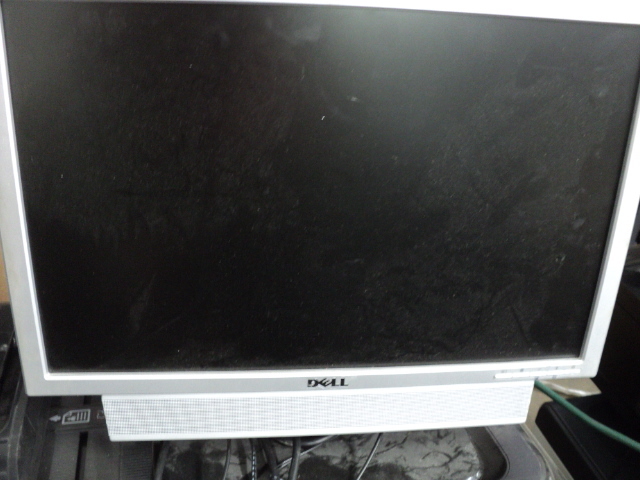 lot 141 image: 18 Dell ...