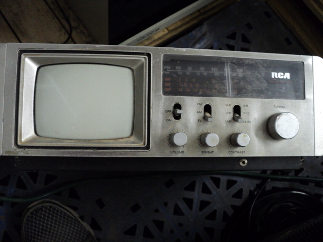 lot 144 image: RCA radioTV...