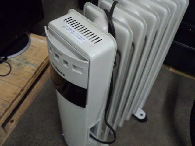 lot 151 image: Holmes heater...