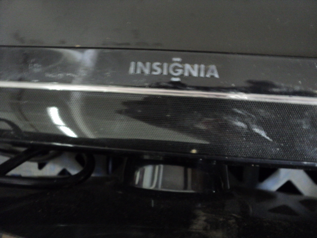 lot 155 image: Insignia 17...