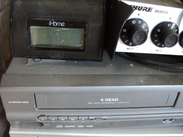 lot 164 image: Magnavox 4 head DVD, Ihome, Snure, ...