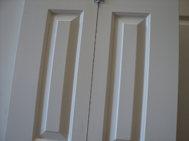 lot 177 image: Jeld-Wen 24 x 79 bi-fold hollow cor...